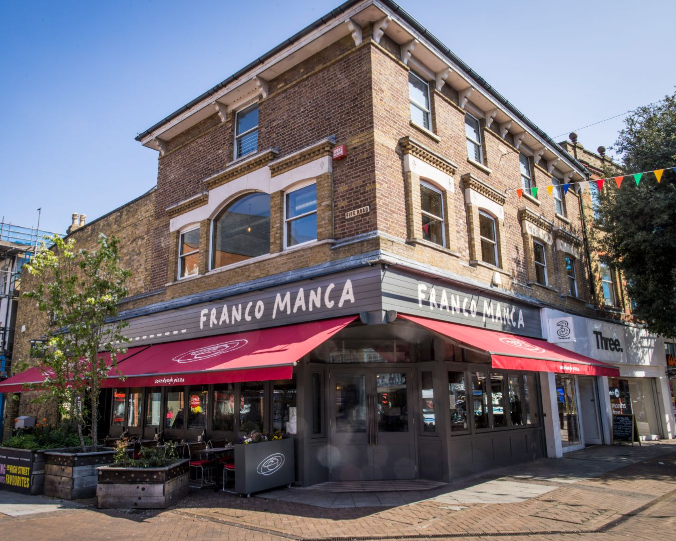 outdoor seating area at Kingston Franca Manca